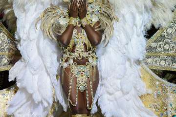 El diseñador teldense Nauzet Afonso vuela con éxito en el Carnaval capitalino (Foto TA)